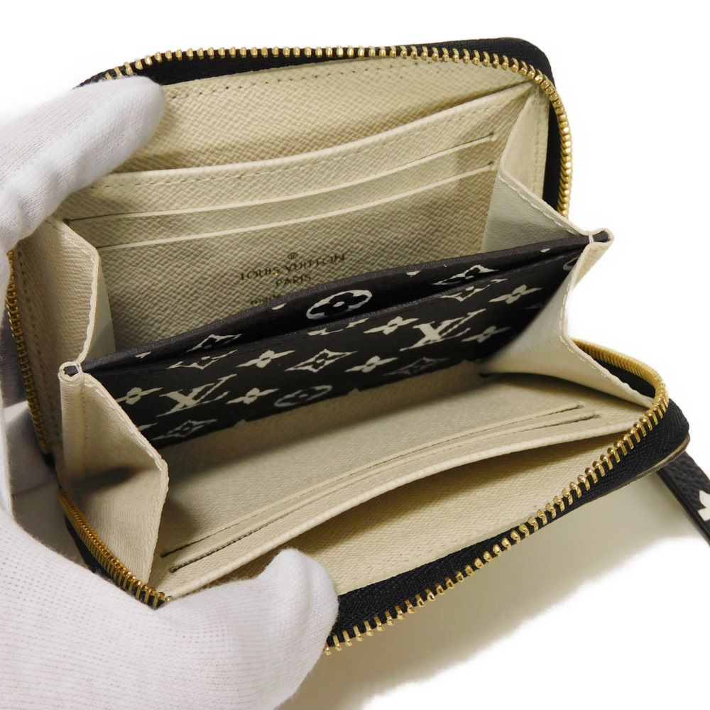 LOUIS VUITTON Coin case M67879 Monogram Giant Canvas (Animal Print) x Grain Leather Ivory Monogram Giant LV Jungle Animal Zip around purse