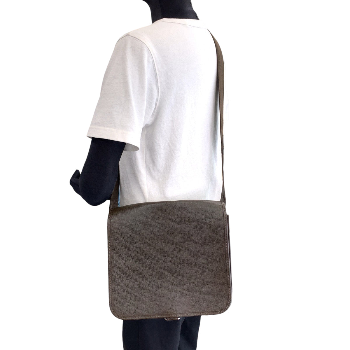 LOUIS VUITTON Shoulder Bag M32488 Taiga Grizzly Brown SilverMetal Taiga Andre