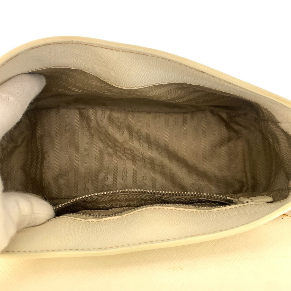 PRADA Shoulder Bag leather White SilverMetal Shoulder Bag handbag Safiano Women Used Authentic