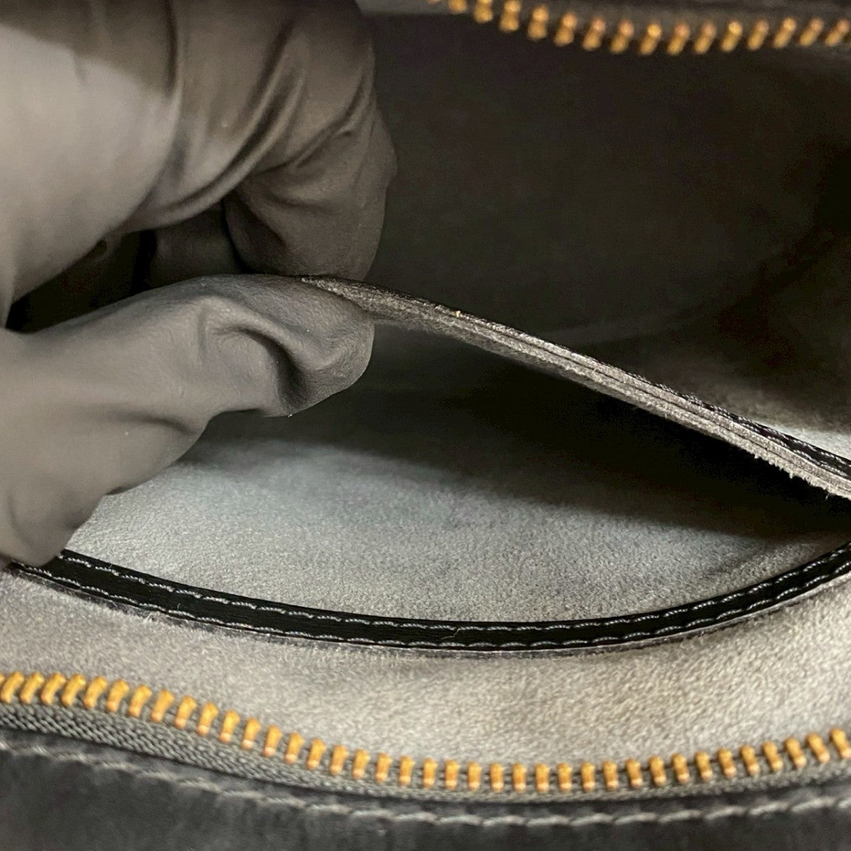 LOUIS VUITTON Handbag leather black Epi Sun jack