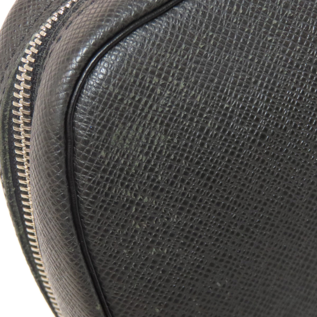 LOUIS VUITTON business bag M32663 Taiga gray Truth Cracking Tat GM