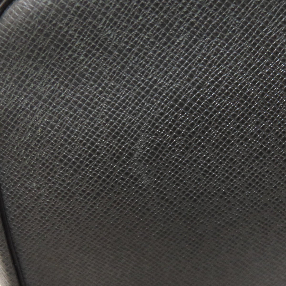 LOUIS VUITTON business bag M32663 Taiga gray Truth Cracking Tat GM