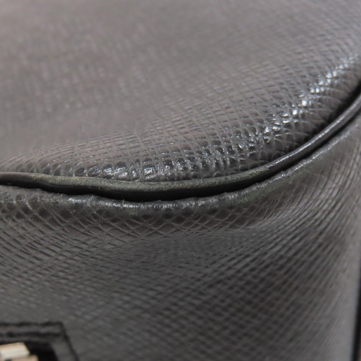 LOUIS VUITTON business bag M32663 Taiga gray Truth Cracking Tat GM