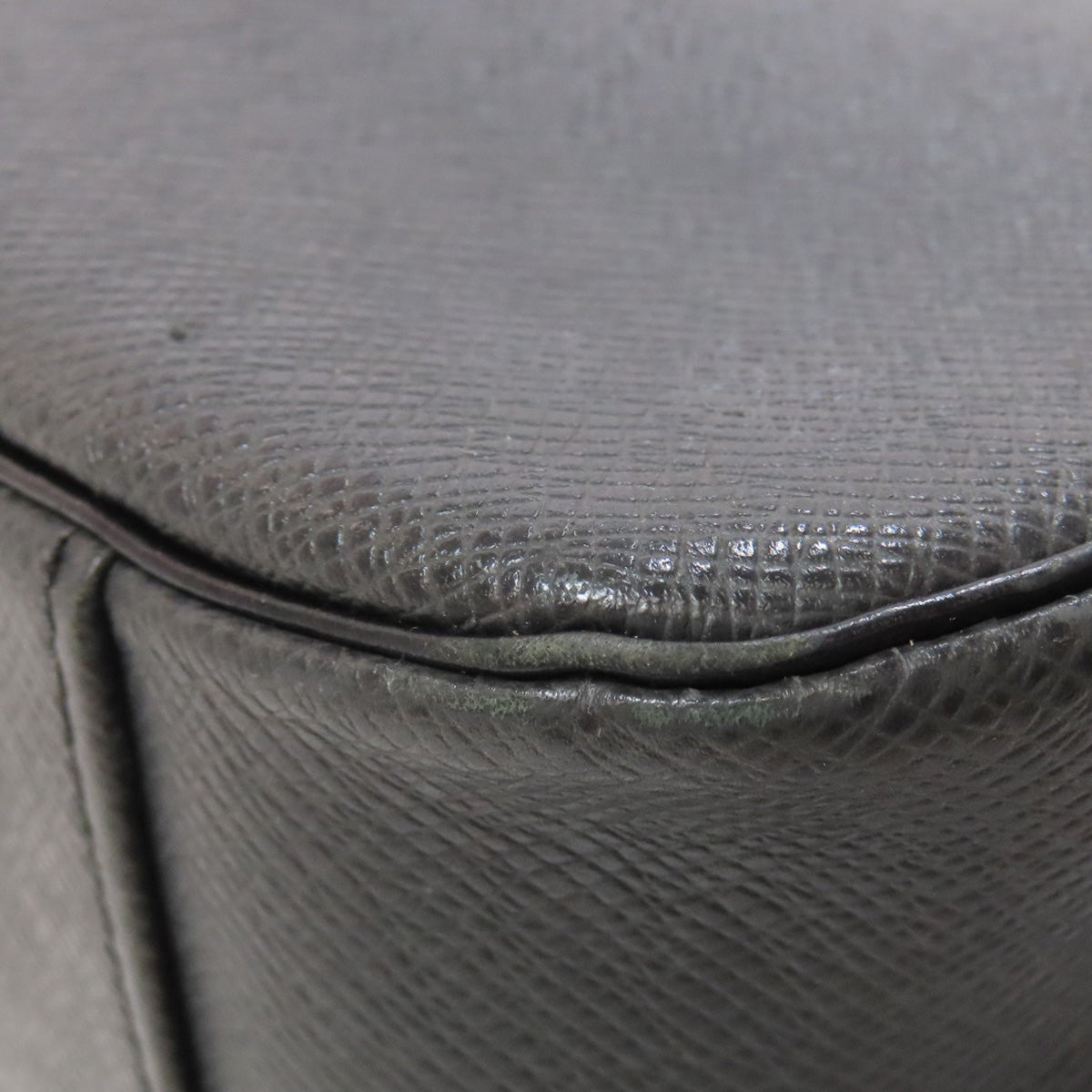 LOUIS VUITTON business bag M32663 Taiga gray Truth Cracking Tat GM