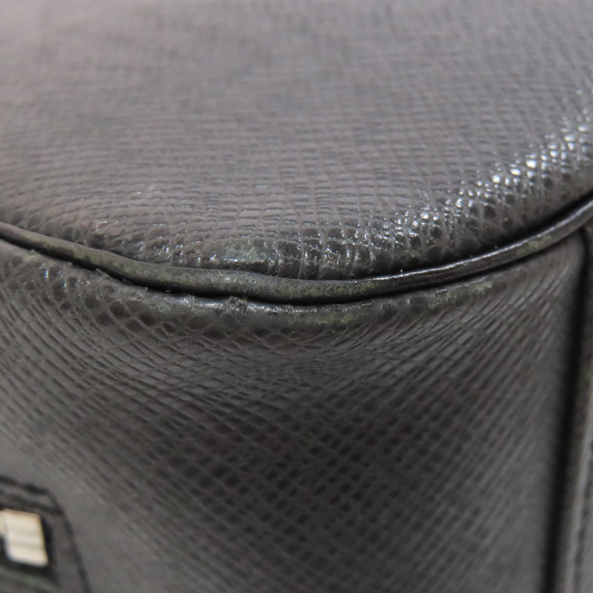 LOUIS VUITTON business bag M32663 Taiga gray Truth Cracking Tat GM