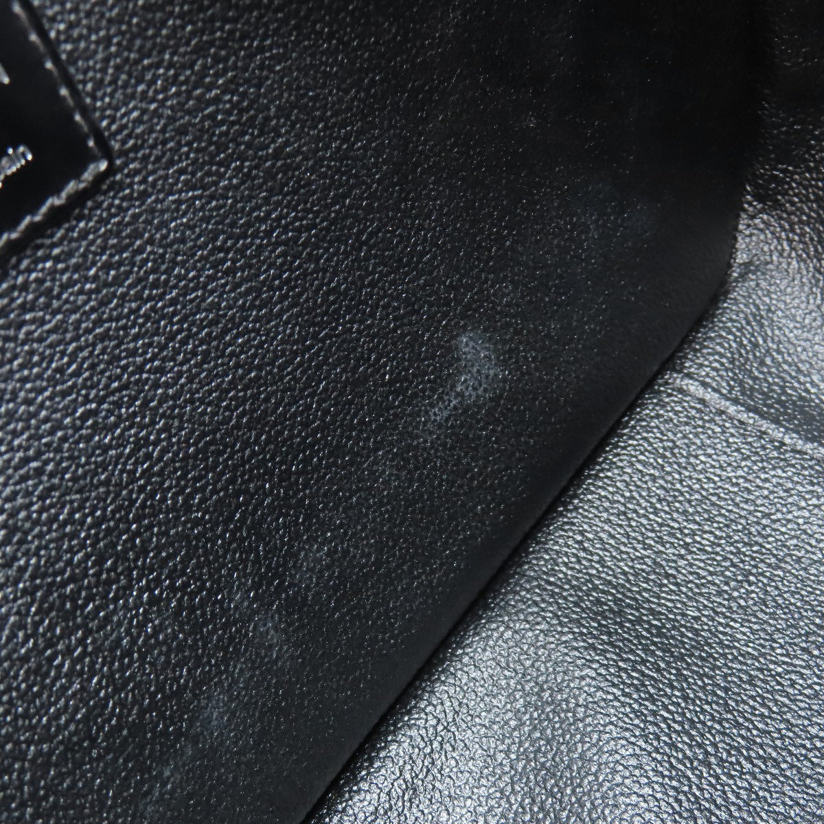 LOUIS VUITTON business bag M32663 Taiga gray Truth Cracking Tat GM
