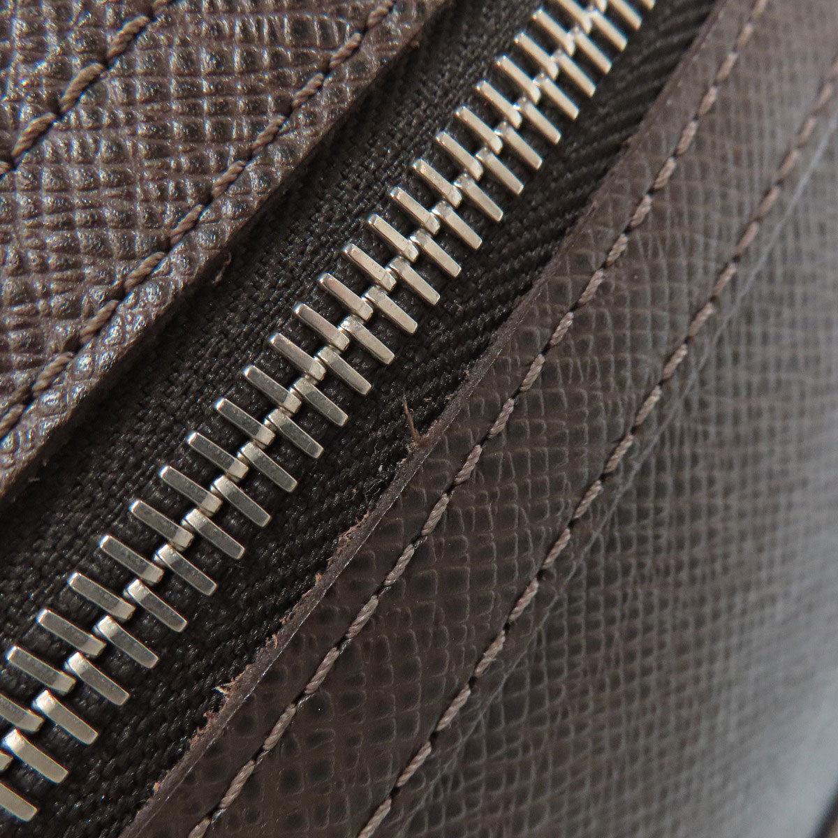LOUIS VUITTON business bag M31148 Taiga Leather Brown Pavel