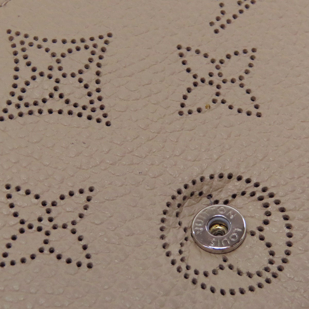 LOUIS VUITTON Bifold Wallet M62542 Monogram Mahina beige Portefeuille Iris Compact Women Used Authentic