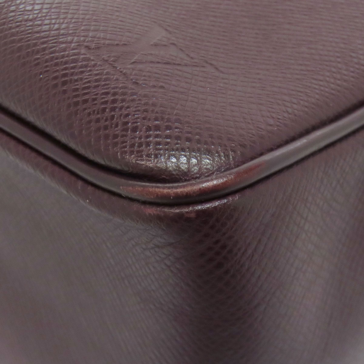 LOUIS VUITTON Shoulder Bag M30826 Taiga Leather Brown Yaranga