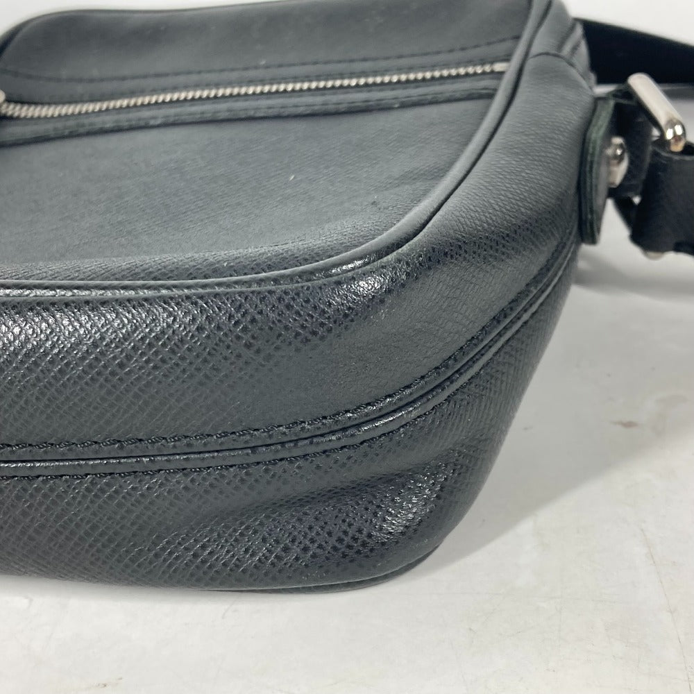 LOUIS VUITTON Shoulder Bag M32462 Taiga Leather black Taiga Dimitri mens Used Authentic