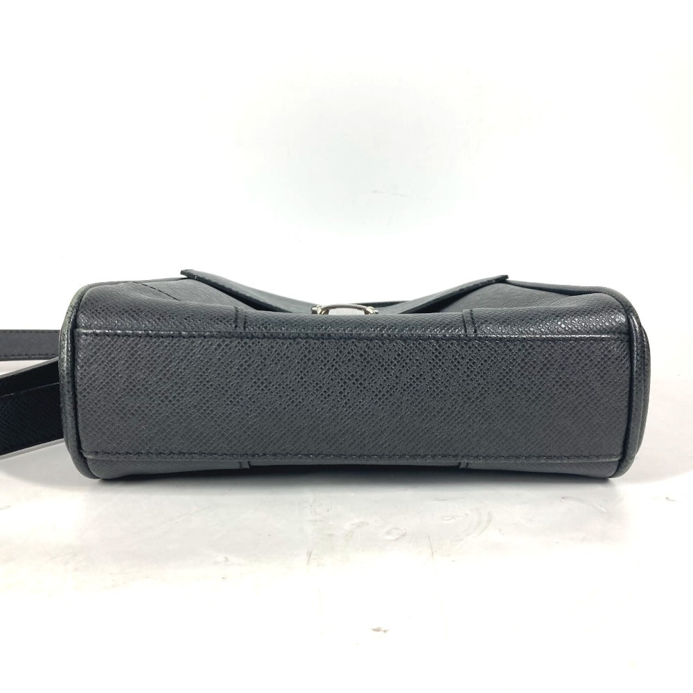 LOUIS VUITTON Shoulder Bag M31192 Taiga Leather black Taiga Luka mens Used Authentic
