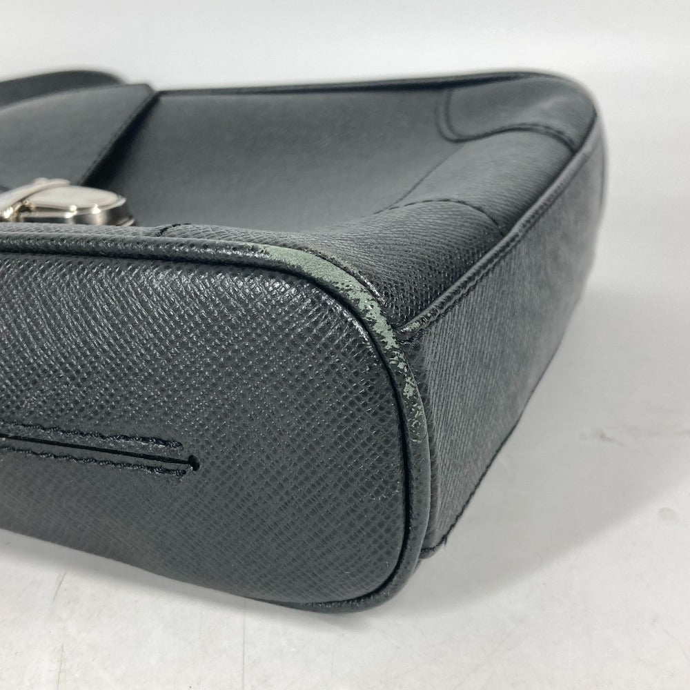 LOUIS VUITTON Shoulder Bag M31192 Taiga Leather black Taiga Luka mens Used Authentic