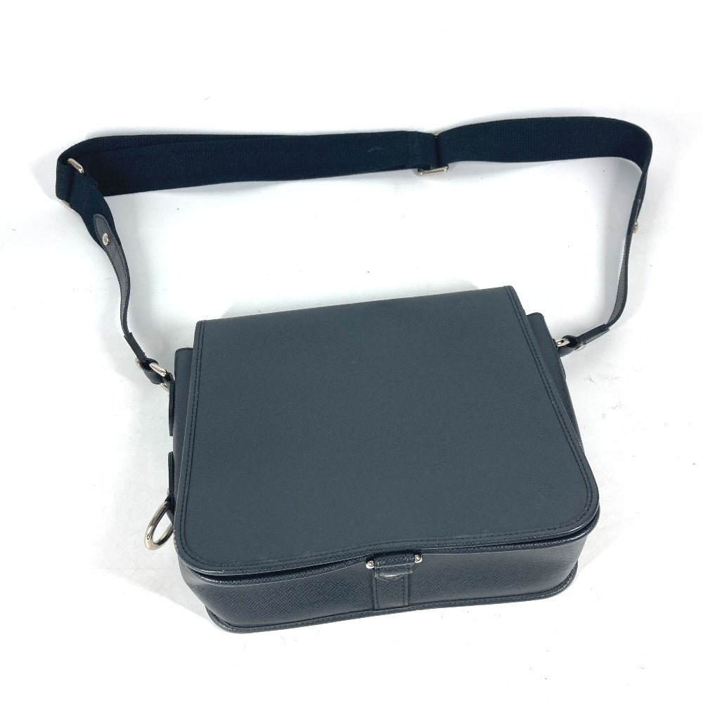 LOUIS VUITTON Shoulder Bag M32482 Taiga Leather black Taiga Andrei