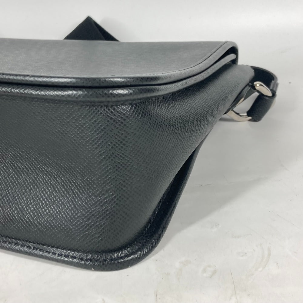 LOUIS VUITTON Shoulder Bag M32482 Taiga Leather black Taiga Andrei