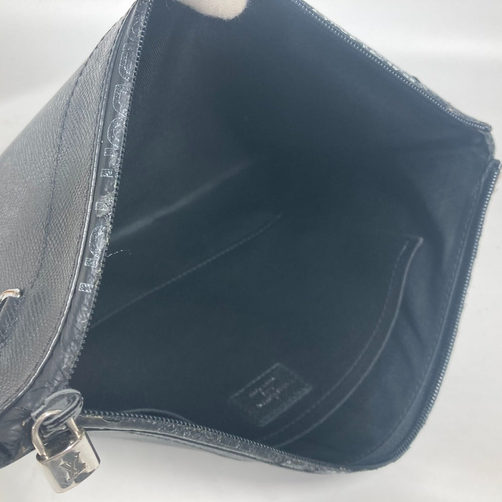 LOUIS VUITTON Clutch bag M30086 Taiga Leather black Taiga Pochette Apollo mens Used Authentic