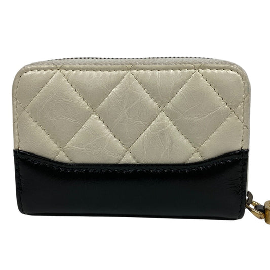 CHANEL Coin case leather white Zip Around Gabriel doe Women Used Authentic