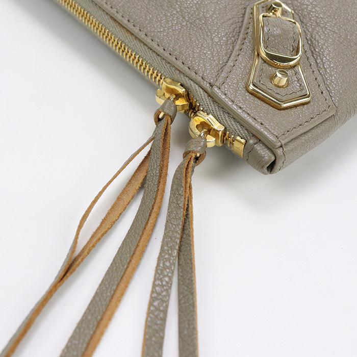 BALENCIAGA 390186 Clutch bag metal edge L-shaped clutch bag leather.Goatskin gray mens Used Authentic
