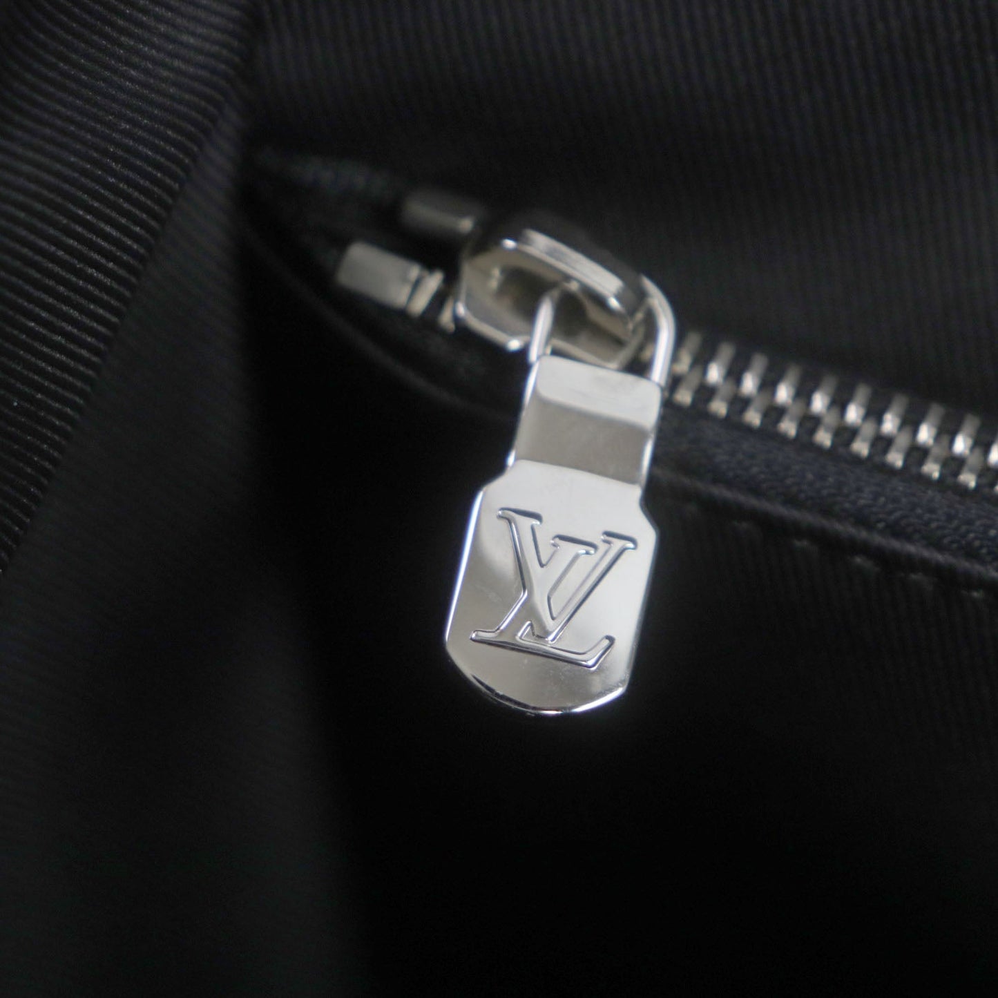 LOUIS VUITTON Shoulder Bag M30808 Taiga Leather gray Taiga new flap messenger mens Used Authentic