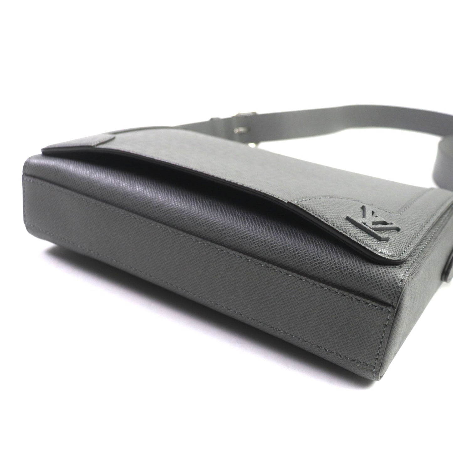 LOUIS VUITTON Shoulder Bag M30808 Taiga Leather gray Taiga new flap messenger mens Used Authentic