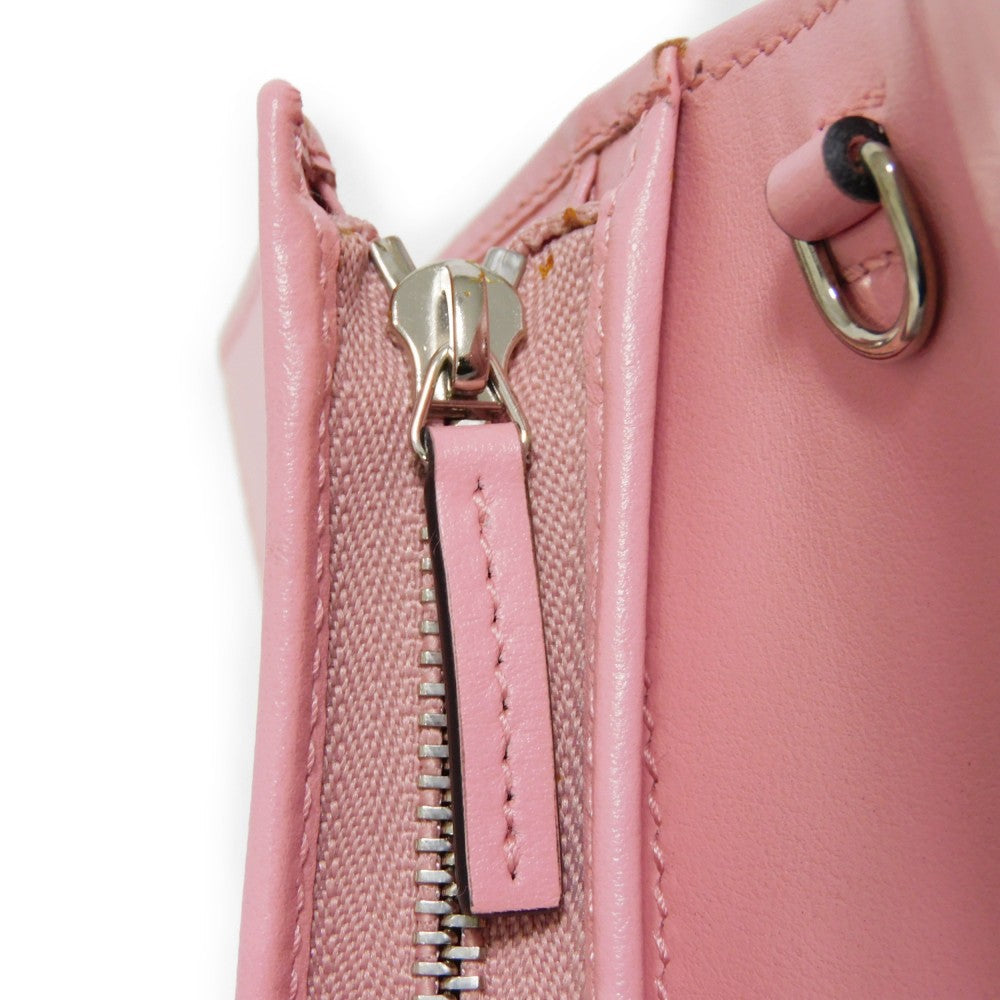 GUCCI Bifold Wallet 625693 DTD1T 5815 Calf leather Wild rose Chevron, in good condition GG Marmont Quilted Compact Chain Wallet Women Used Authentic