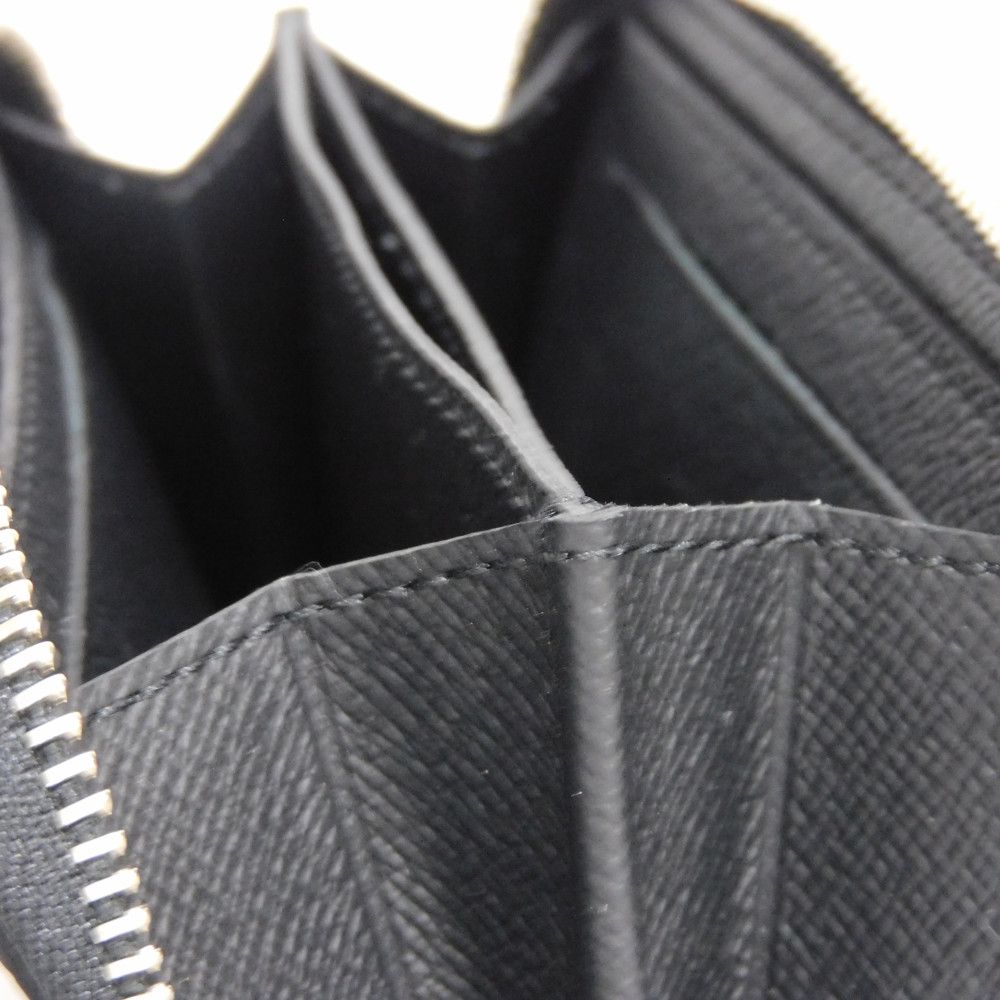 LOUIS VUITTON Coin case M30511 Taiga leather (embossed) Noir New LV logo embossed black Zip Around Taiga Zippy coin purse mens Used Authentic