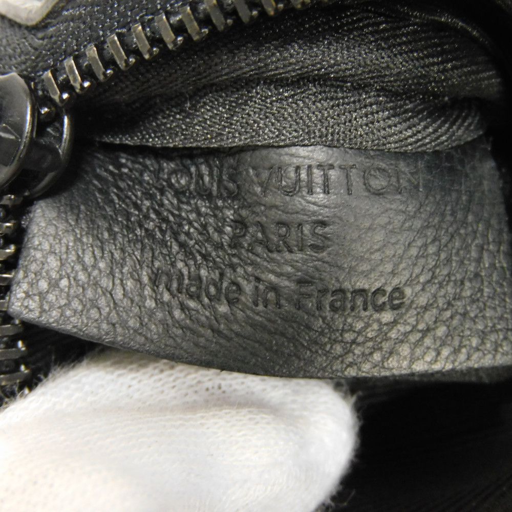 LOUIS VUITTON Coin case M69827 Shadow leather (monogram embossing) black Monogram shadow Duo Messenger Coin Pocket only