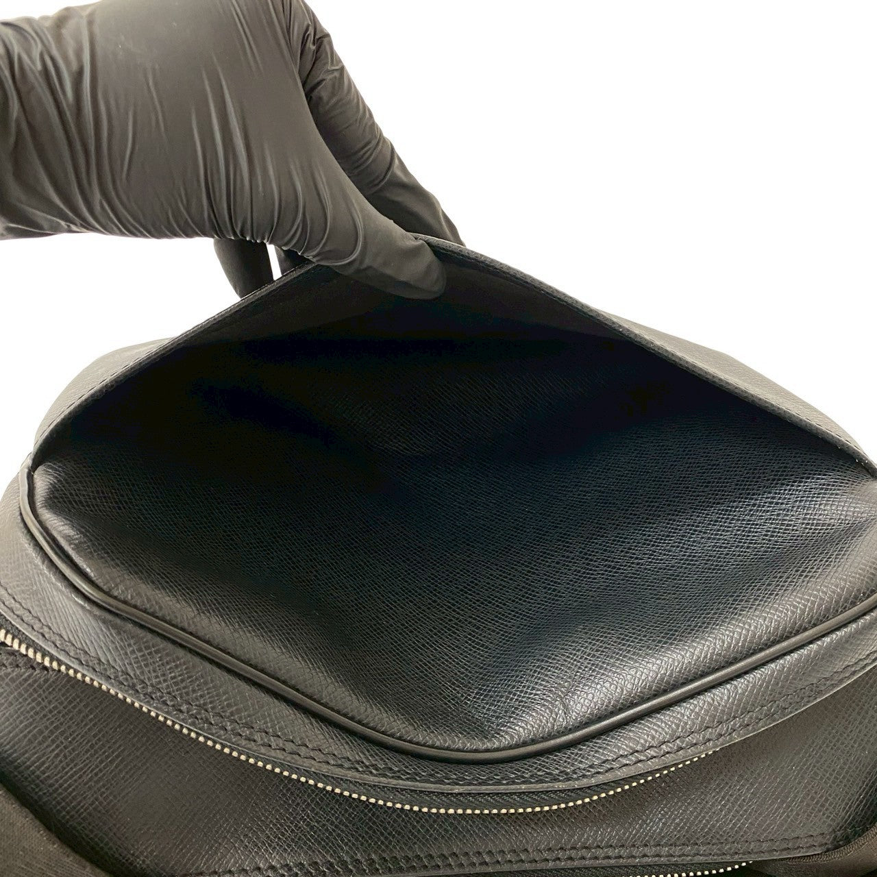LOUIS VUITTON Shoulder Bag leather black Taiga reporter