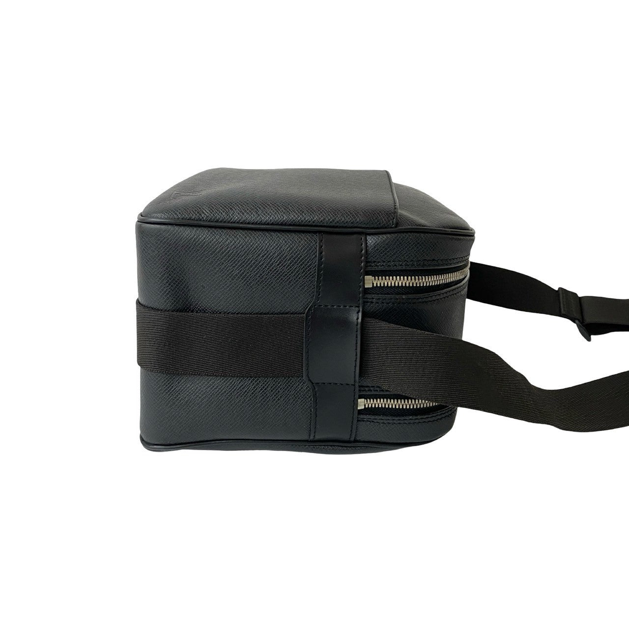 LOUIS VUITTON Shoulder Bag leather black Taiga reporter