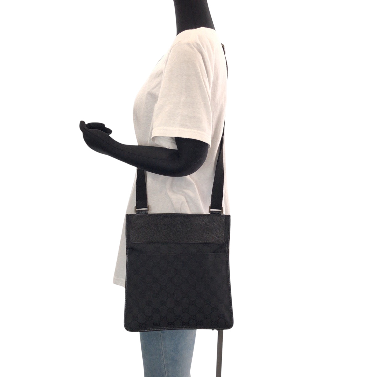 GUCCI Shoulder Bag 27639 GG canvas Black SilverMetal Shoulder Bag pochette mens Used Authentic
