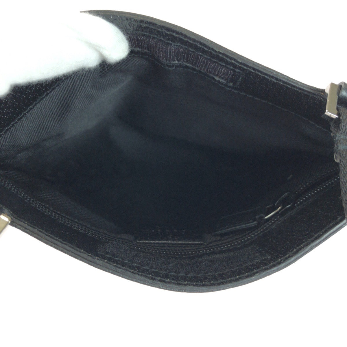 GUCCI Shoulder Bag 27639 GG canvas Black SilverMetal Shoulder Bag pochette mens Used Authentic