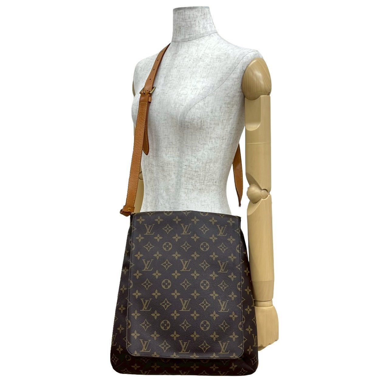 LOUIS VUITTON Shoulder Bag leather Brown Monogram Musette