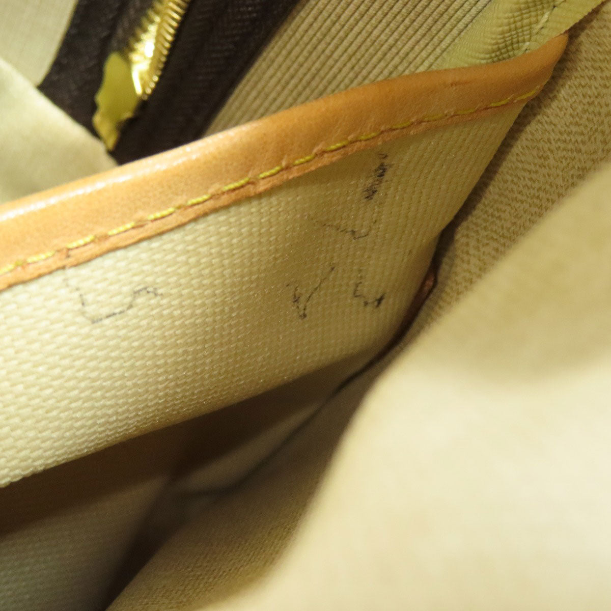 LOUIS VUITTON Handbag M42228 Monogram canvas Brown Trueville