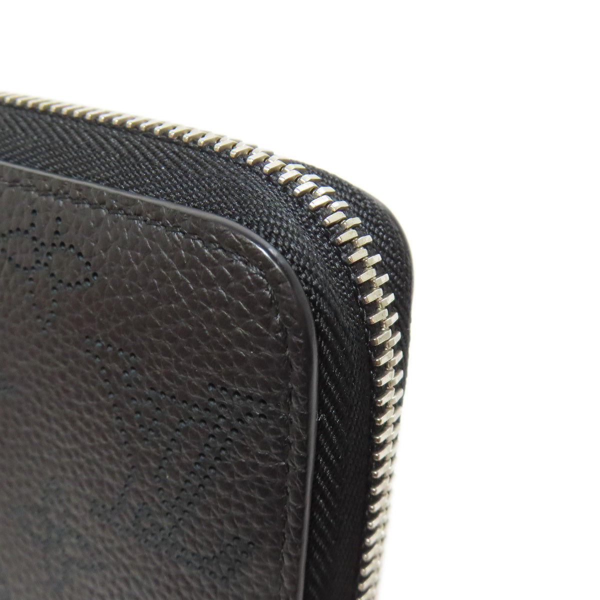 LOUIS VUITTON Long Wallet Purse M61867 Mahina leather black Zippy wallet Women Used Authentic