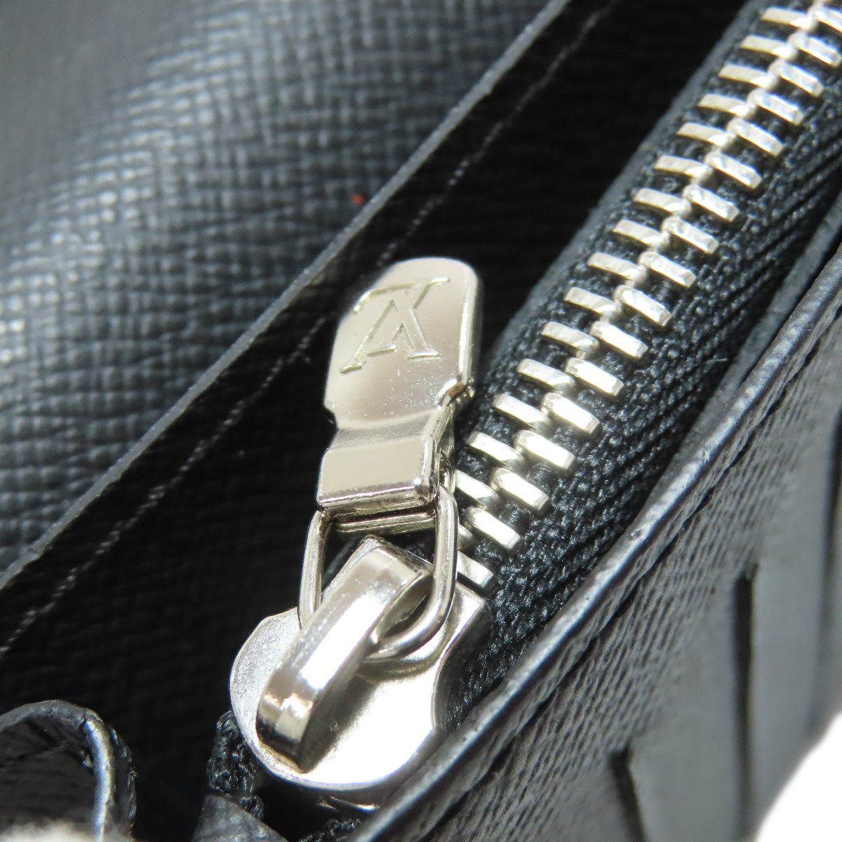LOUIS VUITTON Long Wallet Purse M32654 Taiga Leather black Portefeuille�EBrazza Former mens Used Authentic