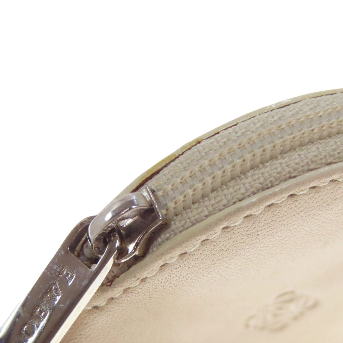 LOEWE Coin case Calfskin beige Anagram Round Shape Women Used Authentic