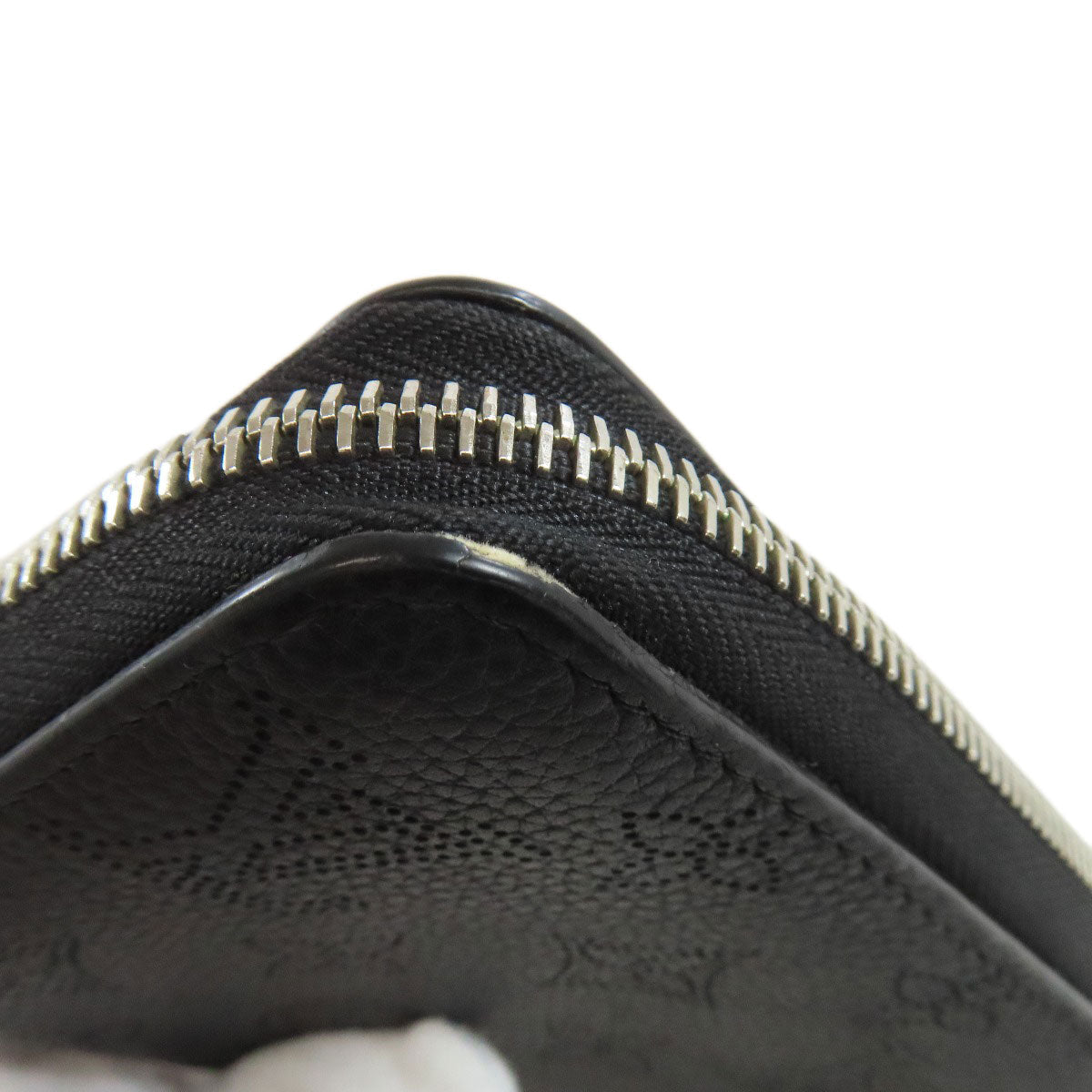 LOUIS VUITTON Long Wallet Purse M61867 Mahina leather black Zippy wallet