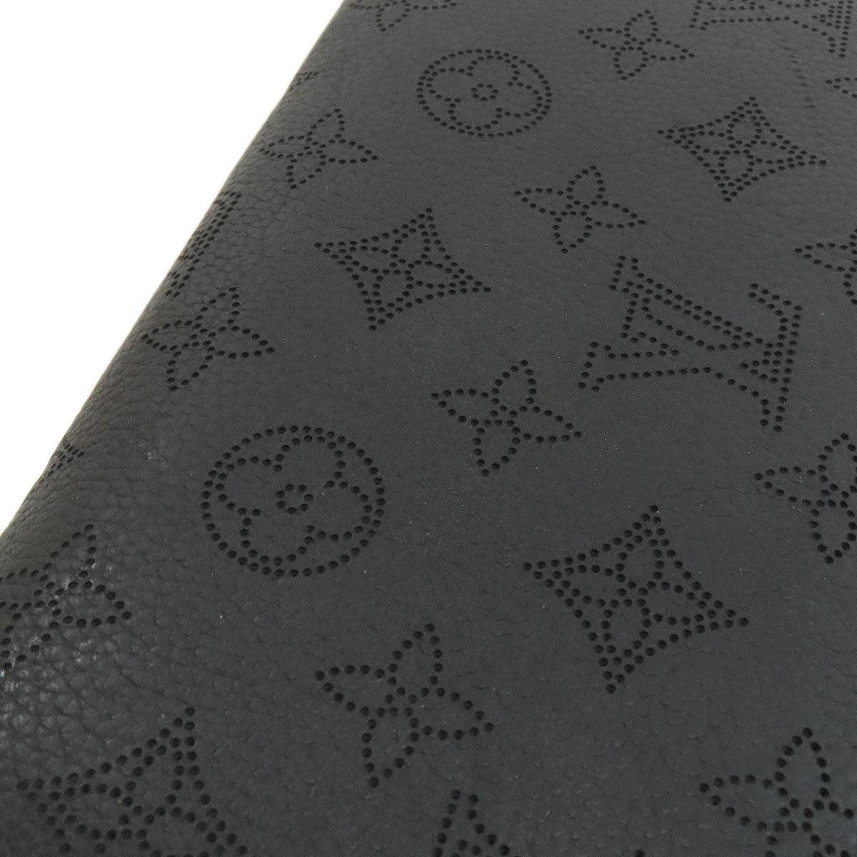 LOUIS VUITTON Long Wallet Purse M61867 Mahina leather black Zippy wallet