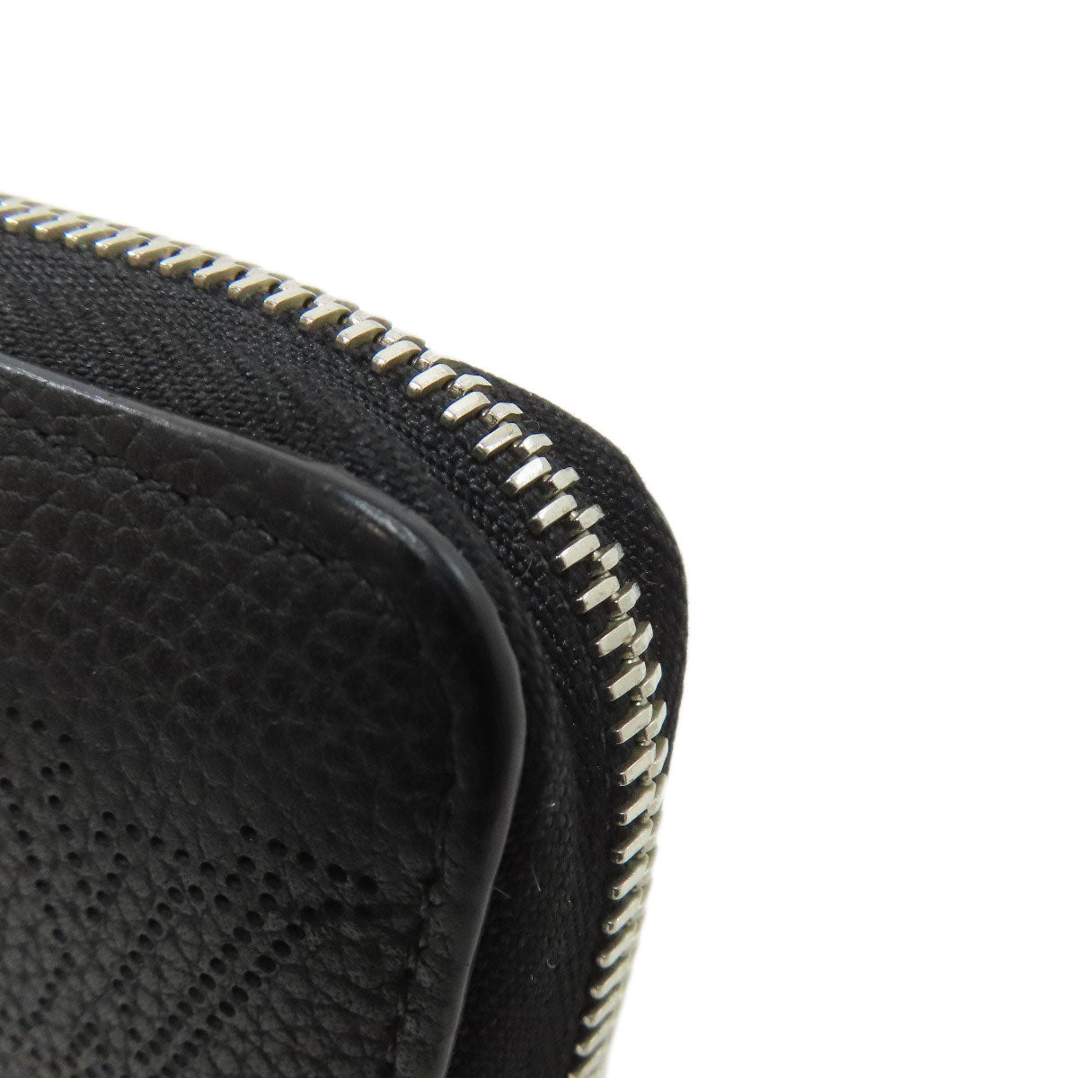 LOUIS VUITTON Long Wallet Purse M61867 Mahina leather black Zippy wallet
