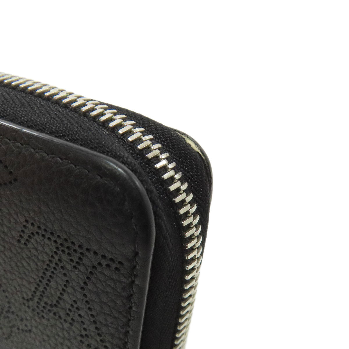 LOUIS VUITTON Long Wallet Purse M61867 Mahina leather black Zippy wallet