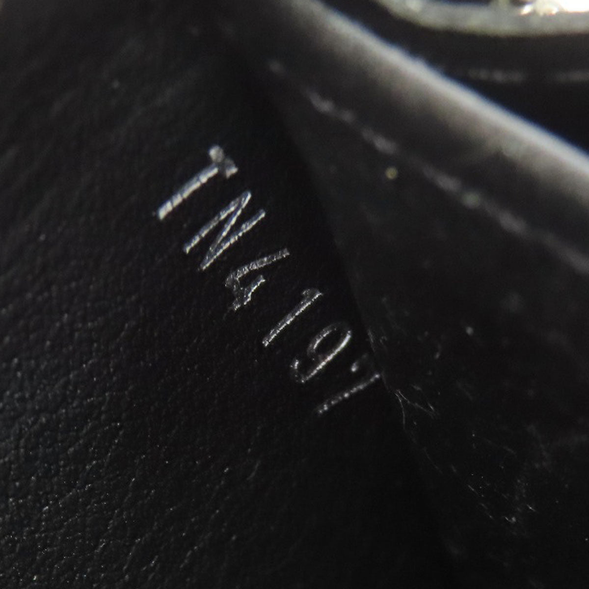 LOUIS VUITTON Long Wallet Purse M61867 Mahina leather black Zippy wallet