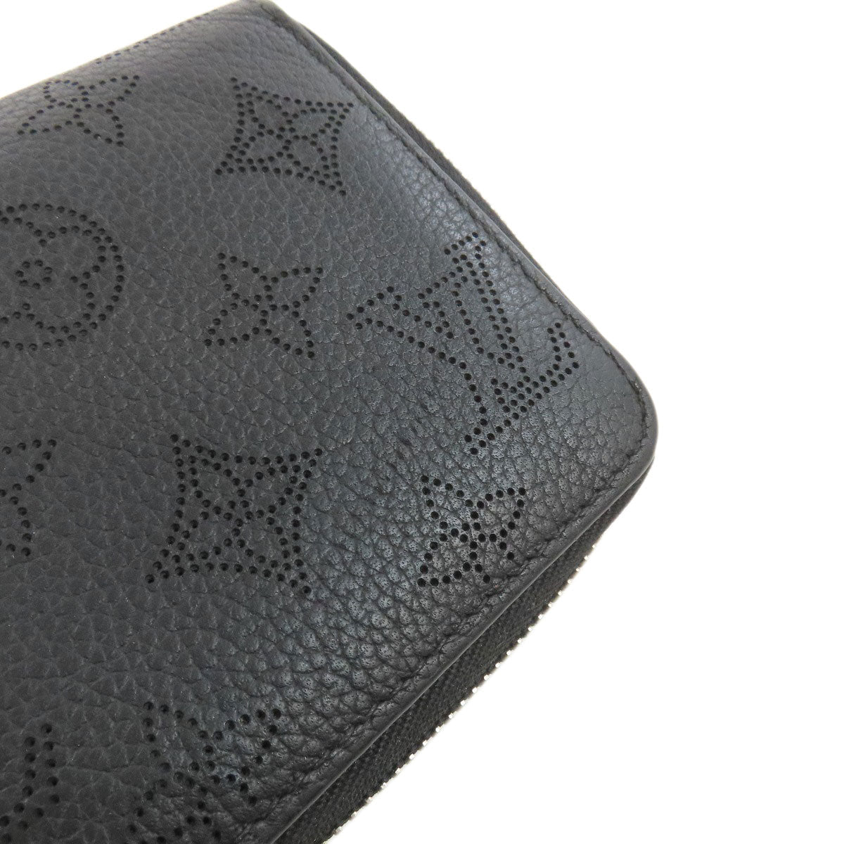 LOUIS VUITTON Long Wallet Purse M61867 Mahina leather black Zippy wallet