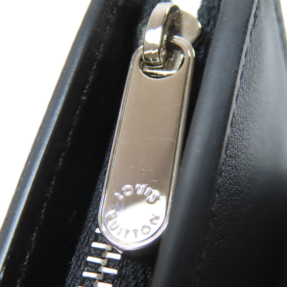 LOUIS VUITTON Bifold Wallet M67498 Mahina leather black Portefeuille Iris XS