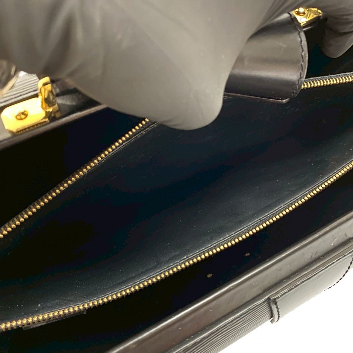 LOUIS VUITTON Business bag M54352 Epi Leather black Doctor bag Epi Serviet Fermoir mens Used Authentic