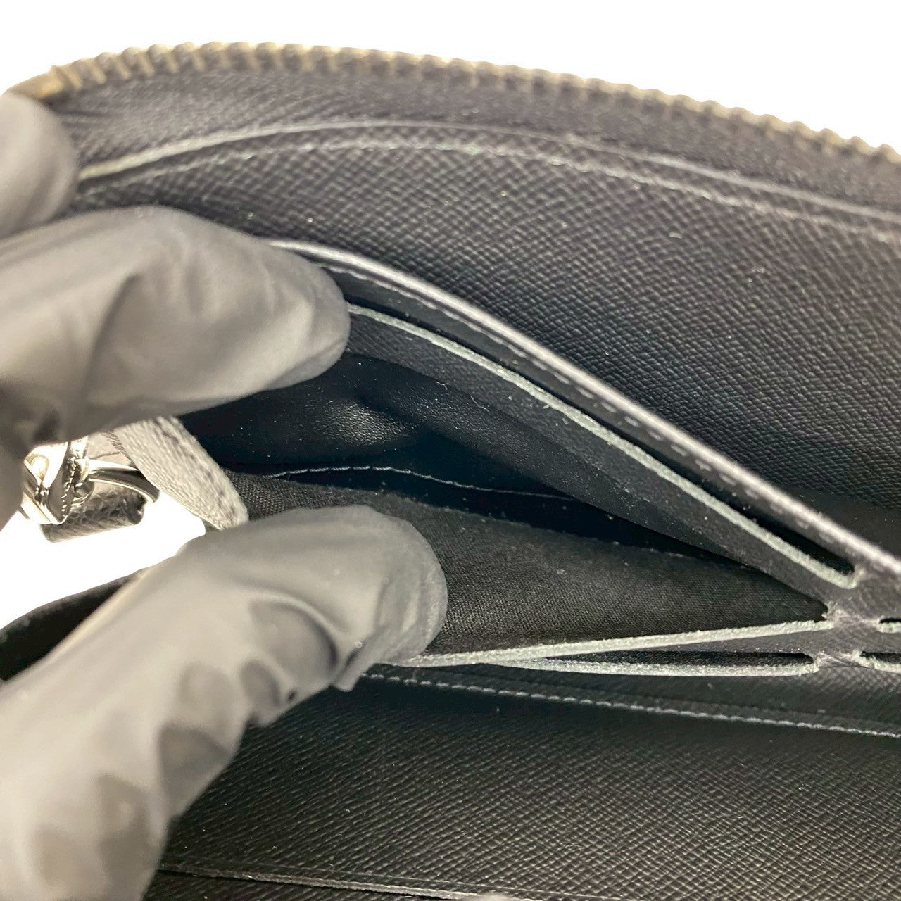 LOUIS VUITTON Long Wallet Purse leather black Taiga Zippy dragonne