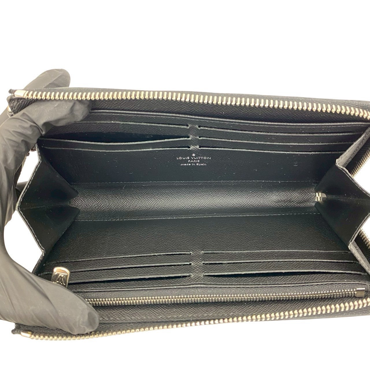 LOUIS VUITTON Long Wallet Purse leather black Taiga Zippy dragonne