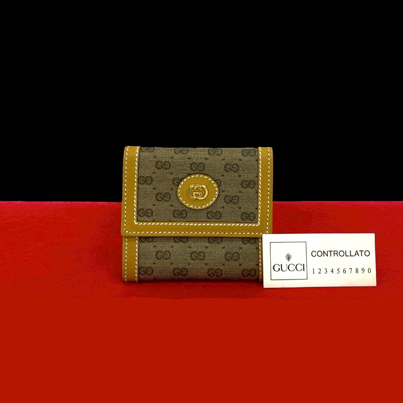GUCCI Coin case leather Brown