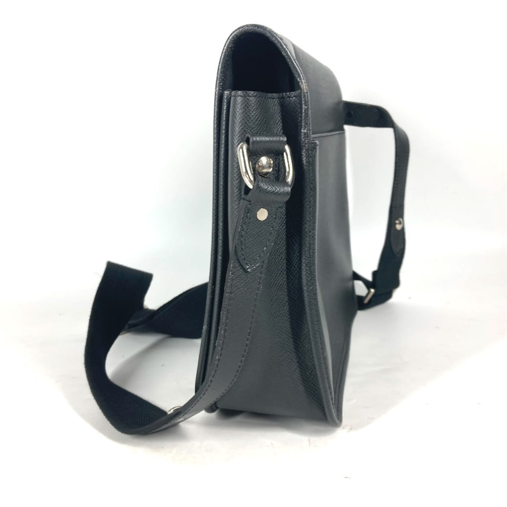 LOUIS VUITTON Shoulder Bag M32482 Taiga Leather black Taiga Andrei