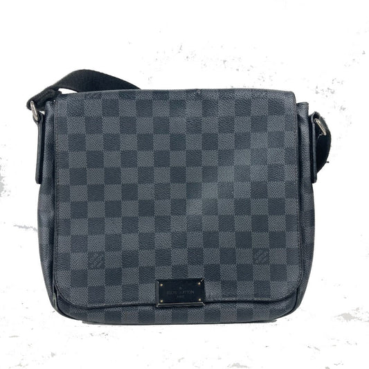 LOUIS VUITTON Shoulder Bag N41260 Damier Grafitto Canvas black Damier Grafitte District PM mens Used Authentic